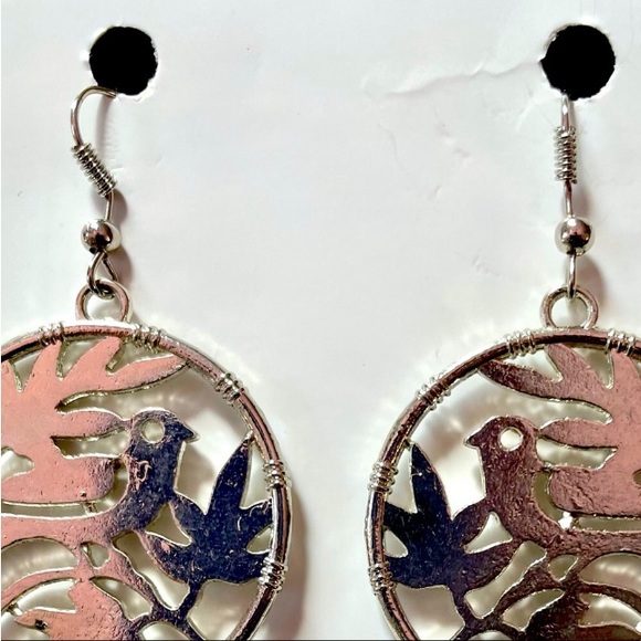 Feather EARINGS Women Faux Dangle Hook Long Drop w/medallion size4in L NWOT - Picture 9 of 10